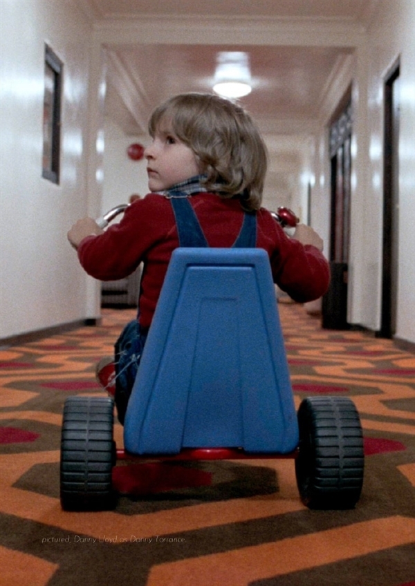 影史神作首次引进!恐怖片《闪灵》内地定档:1月30日上映