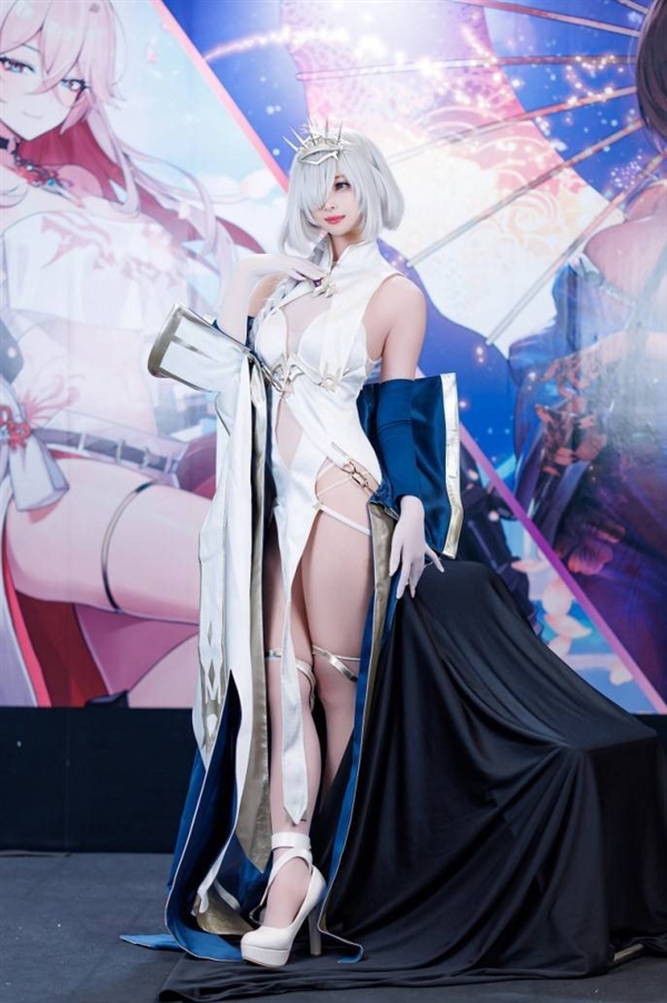 韩国美女COS《电锯人》姬野 居家姐姐慵懒性感