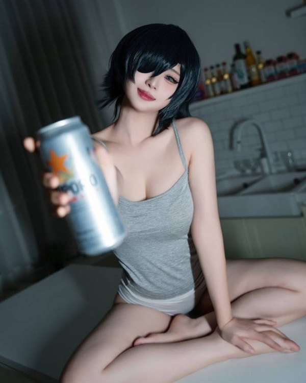 韩国美女COS《电锯人》姬野 居家姐姐慵懒性感