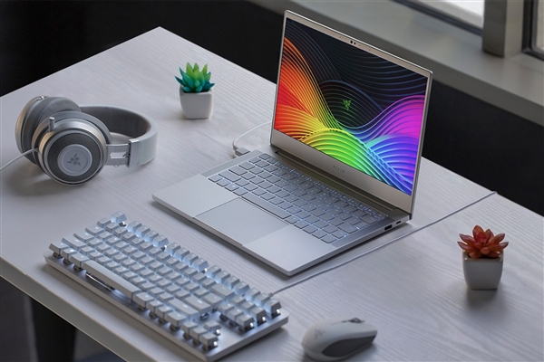 2025年全球PC出货量近2.8亿台 笔记本超2.2亿台