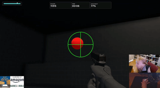 我奶奶来真能架住！网友晒95岁奶奶FPS练枪日常