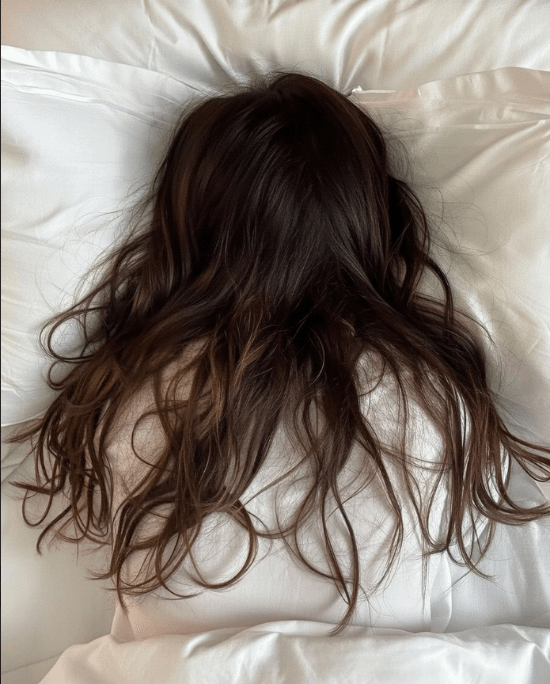 安妮海瑟薇推特自拍被玩坏！喊话Grok换NAVI队服、变猫女