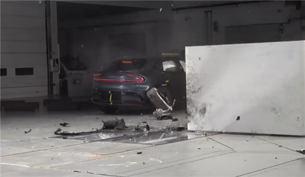 呼吁网友不要再质疑了！雷军直播又科普“丢轮保车”