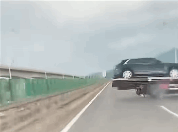 劳斯莱斯托运途中翻车 车主代位求偿遭车险公司拒赔！法院判了